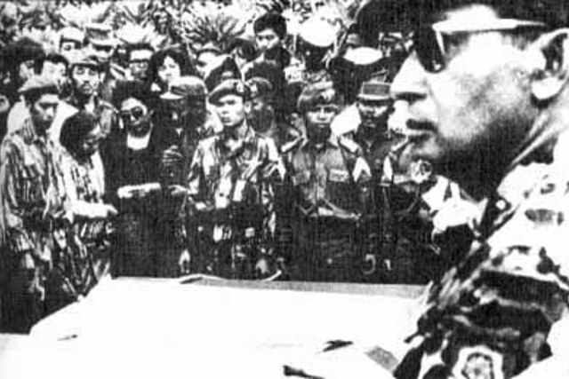 Suharto at the funeral of six army generals. The Communist Party was blamed for the deaths.