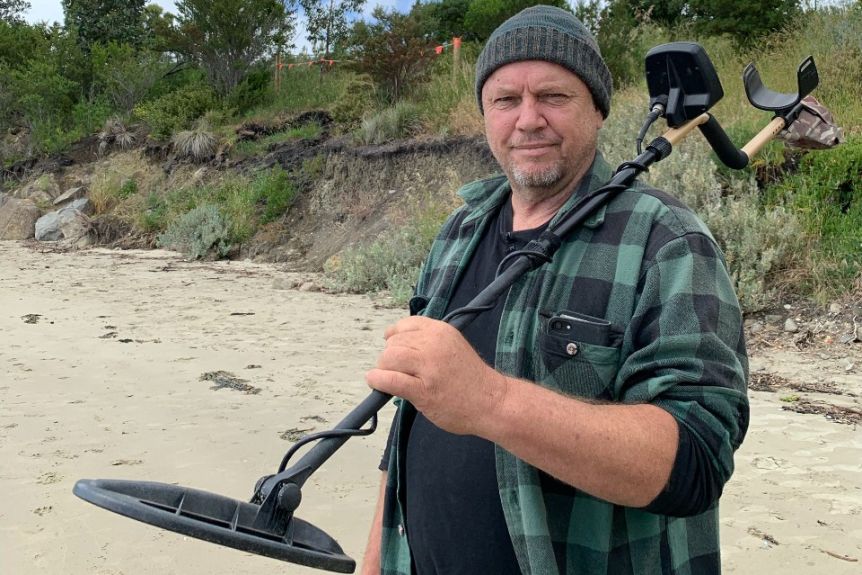 Tim Started Tinkering With A Metal Detector Two Years Ago Now He Specialises In Finding Lost Treasures Abc News