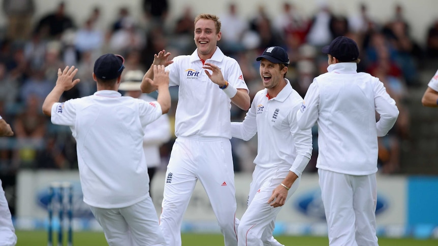 Big wicket ... Stuart Broad celebrates dismissing Ross Taylor.