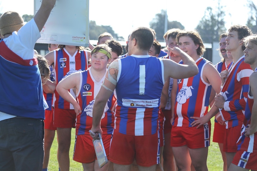 Player wearing number one jumper delivers half time message.