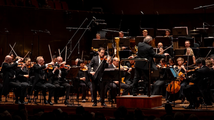 Violinist Jack Liebeck and the MSO conducted by Jaime Martín