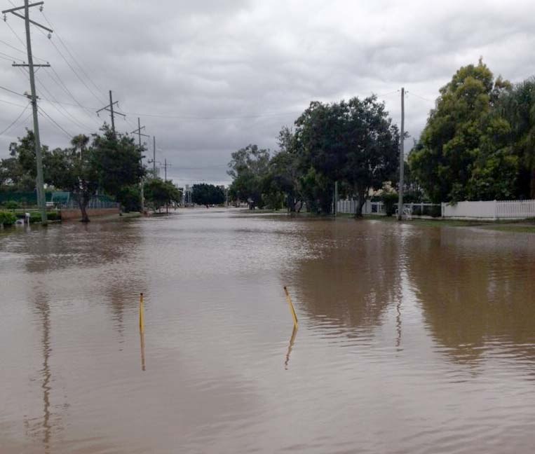 homes-flooded-in-dalby-as-downpour-batters-qld-abc-news