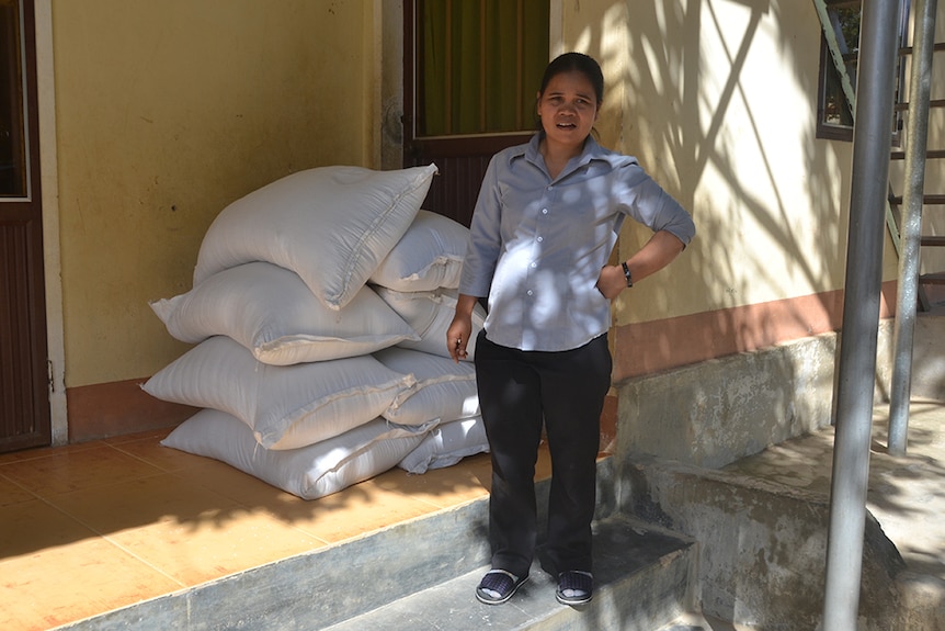 Sister Levi y Phenh with a delivery of rice (purchased on credit).
