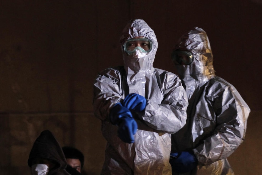 Officials guard against radiation near Fukushima Daini nuclear plant (Kim Kyung-Hoon: Reuters)