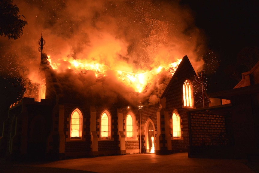 Mosque on fire in Geelong