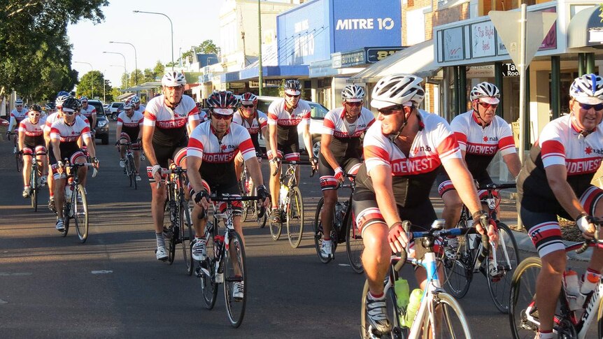 Charity ride cyclists arrive in Longreach in western Queensland