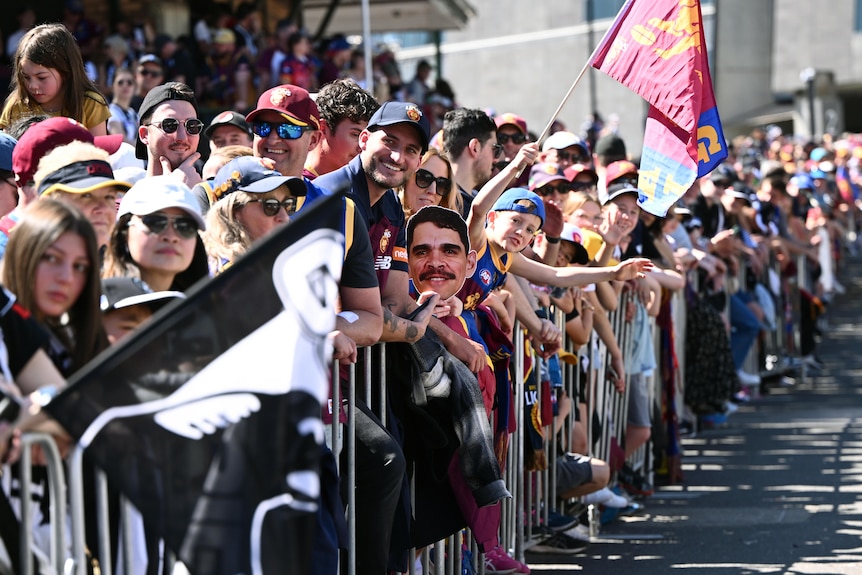 A shot of crowds enjoying the 2023 AFL grand final parade in Melbourne.