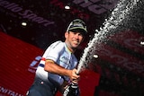 Mark Cavendish sprays champagne