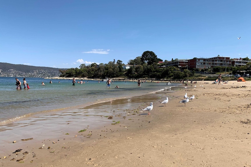 Bellerive beach on March record temperature day.