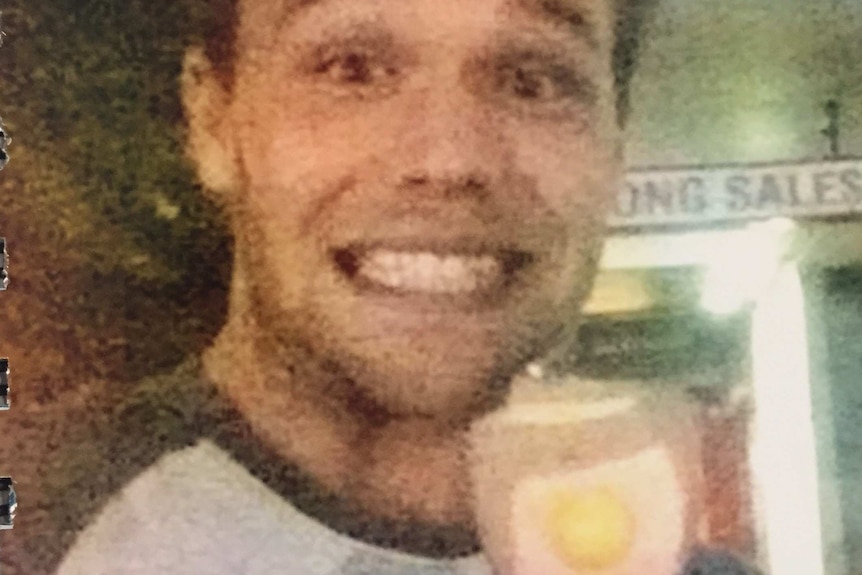 A doctored photo seems to show Lincoln Lewis holding an ice cream.