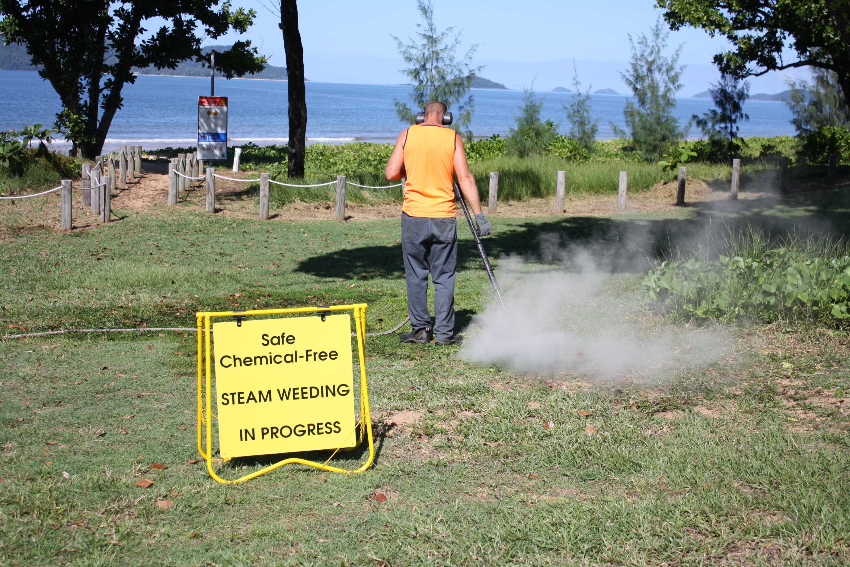 Farmers turning their backs on Roundup and searching for alternatives