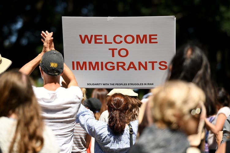 canada immigrants welcome sign