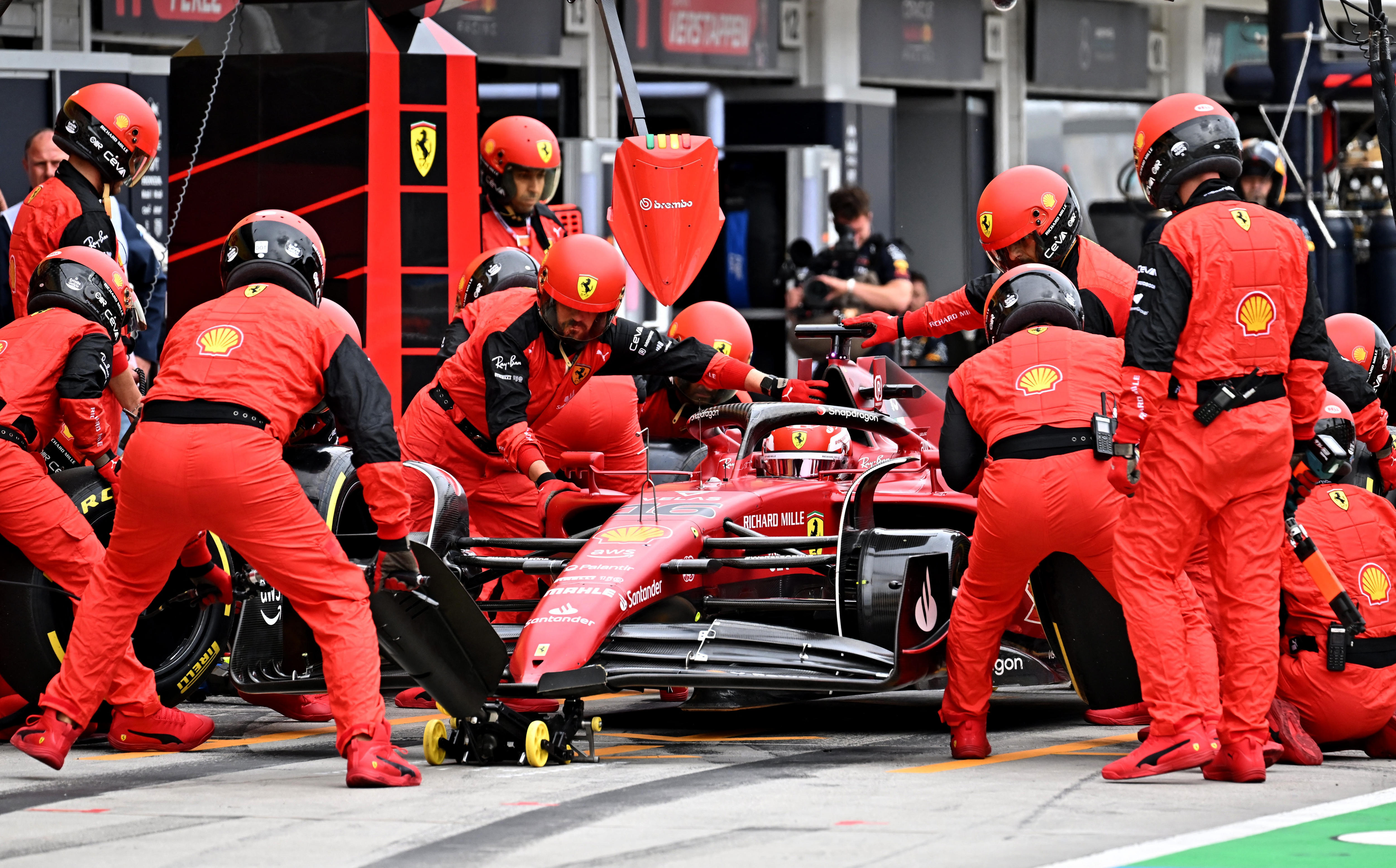 Ferrari changes tires on the car of Charles Leclerc