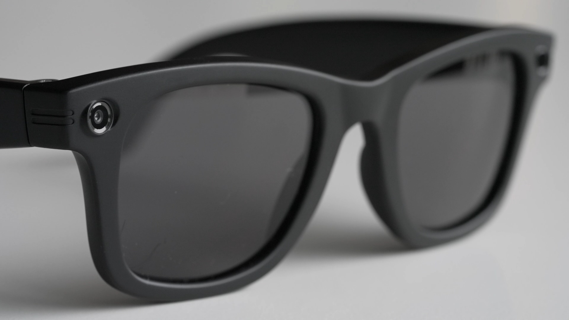 Push for import ban on 'pervert' smart glasses amid privacy concerns