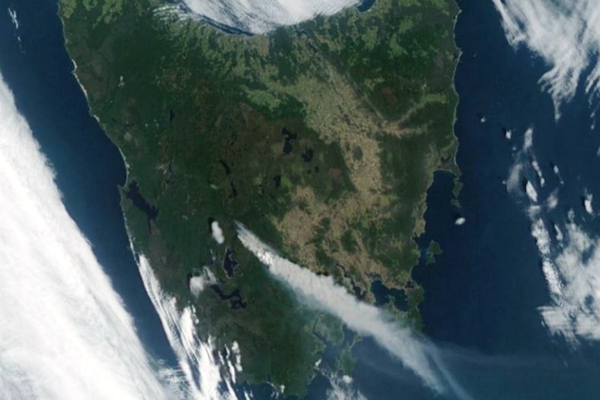 Satellite image shows location of bushfire burning in Tasmania