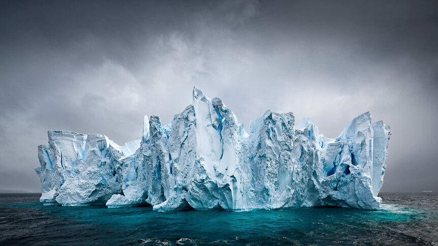 Antarctic photographic exhibition "The Fortress"