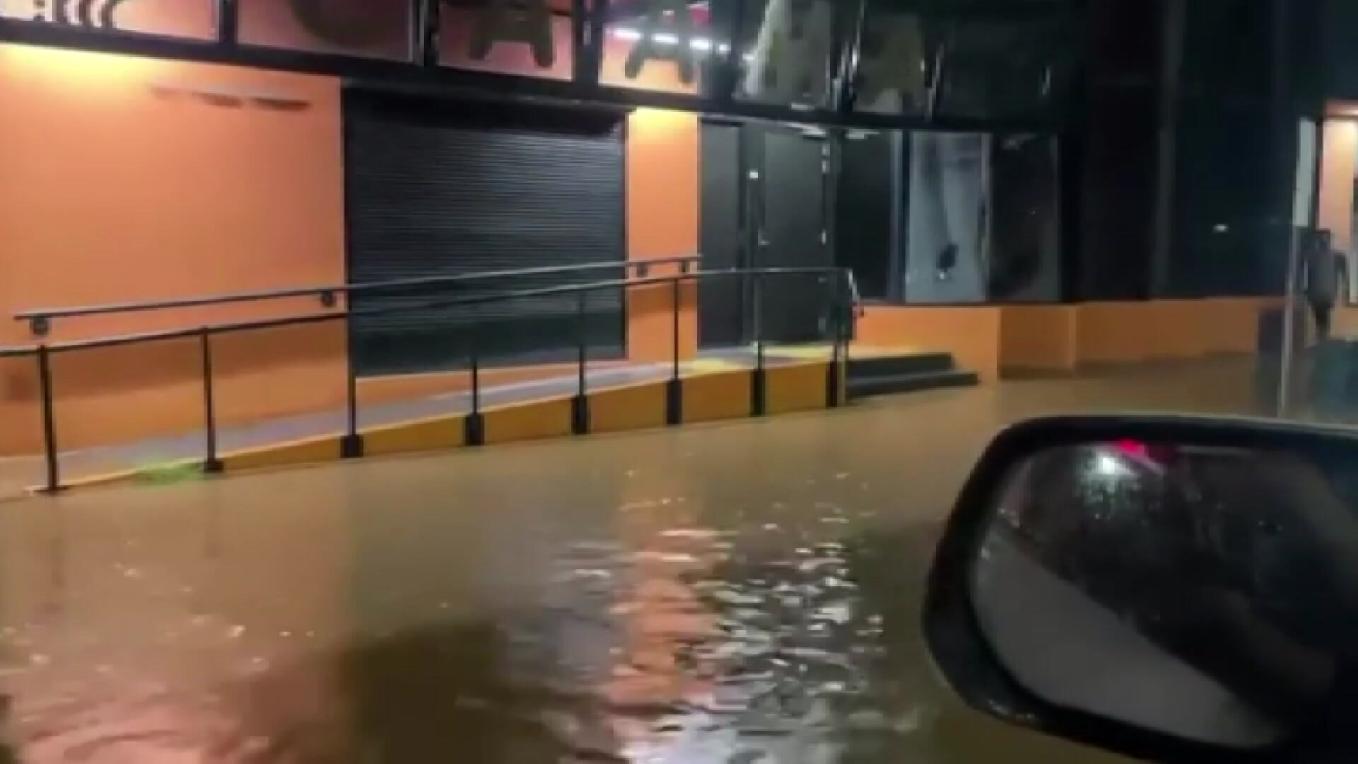 Alice Springs flooding on early Thursday - ABC News