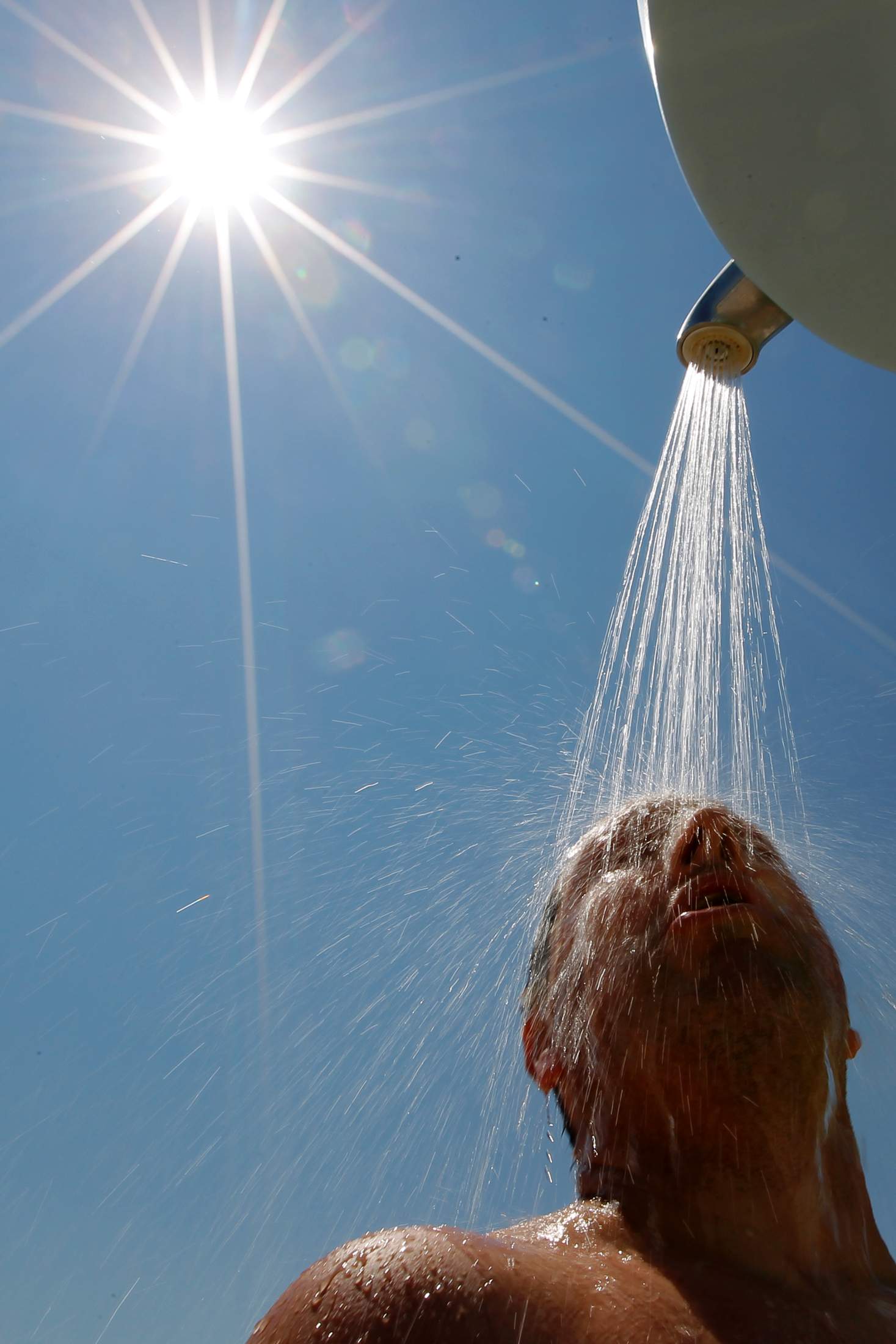 Cold shower may be secret to burning fat, research reveals ABC News