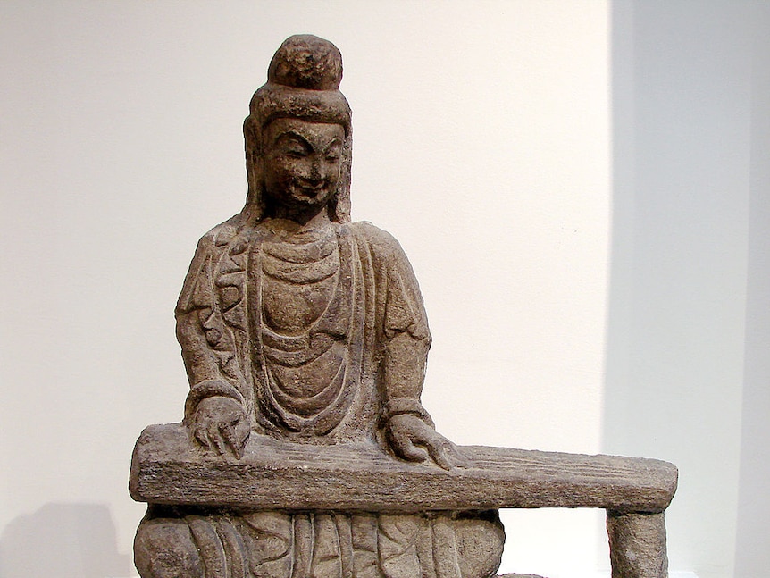 Rock carving of a guqin