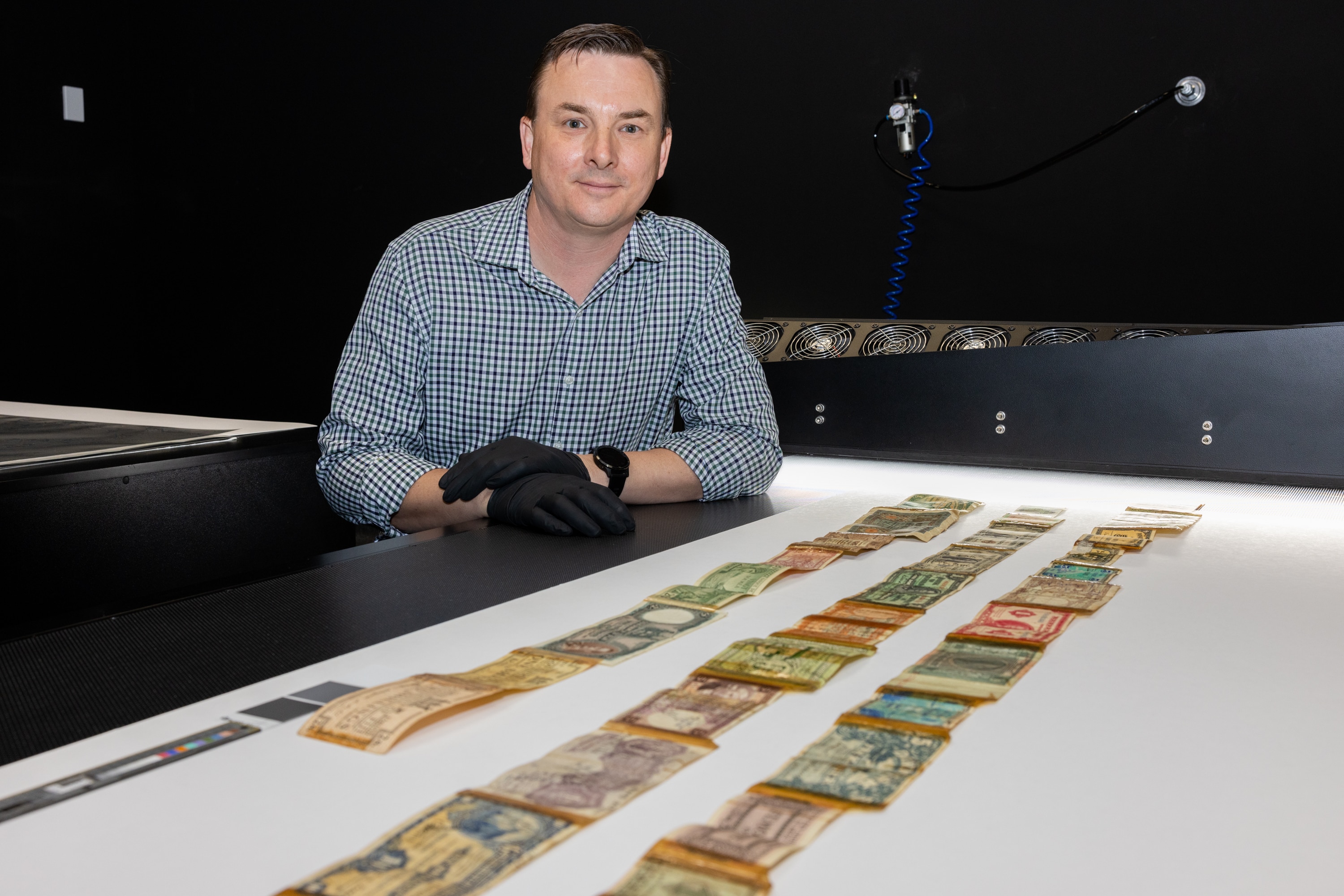 Australian War Memorial curator amazed to find 4 metres of WWII 'short snorter' banknotes