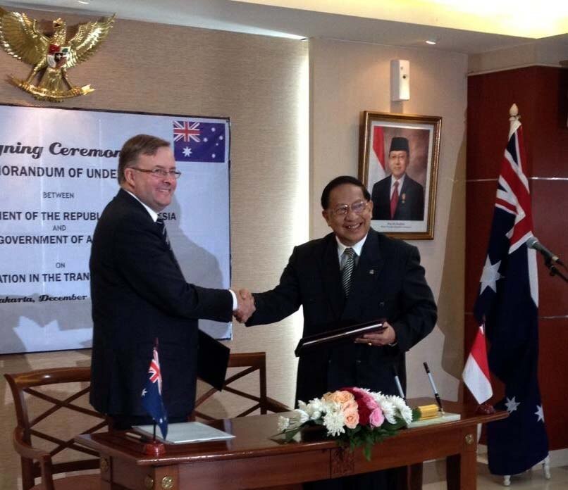 Anthony Albanese signs MOU in Jakarta