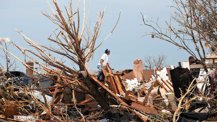 Man sifts through rubble in aftermath of Oklahoma tornado