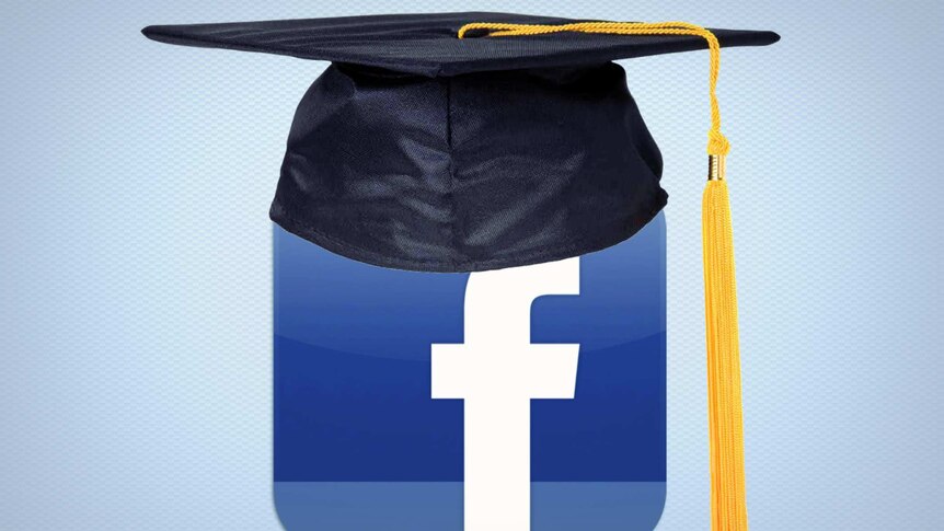 Facebook icon with a graduation hat