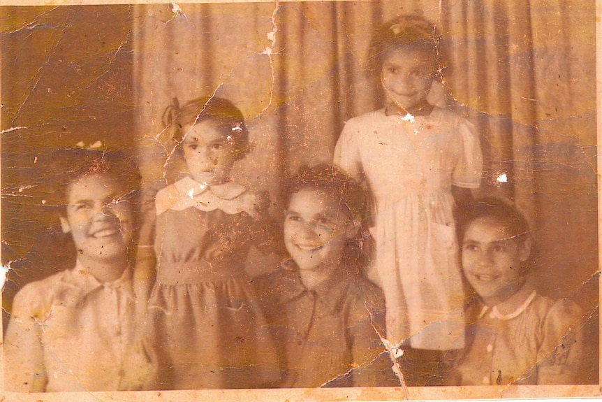 An old photograph of Lorraine Peeters and her sisters