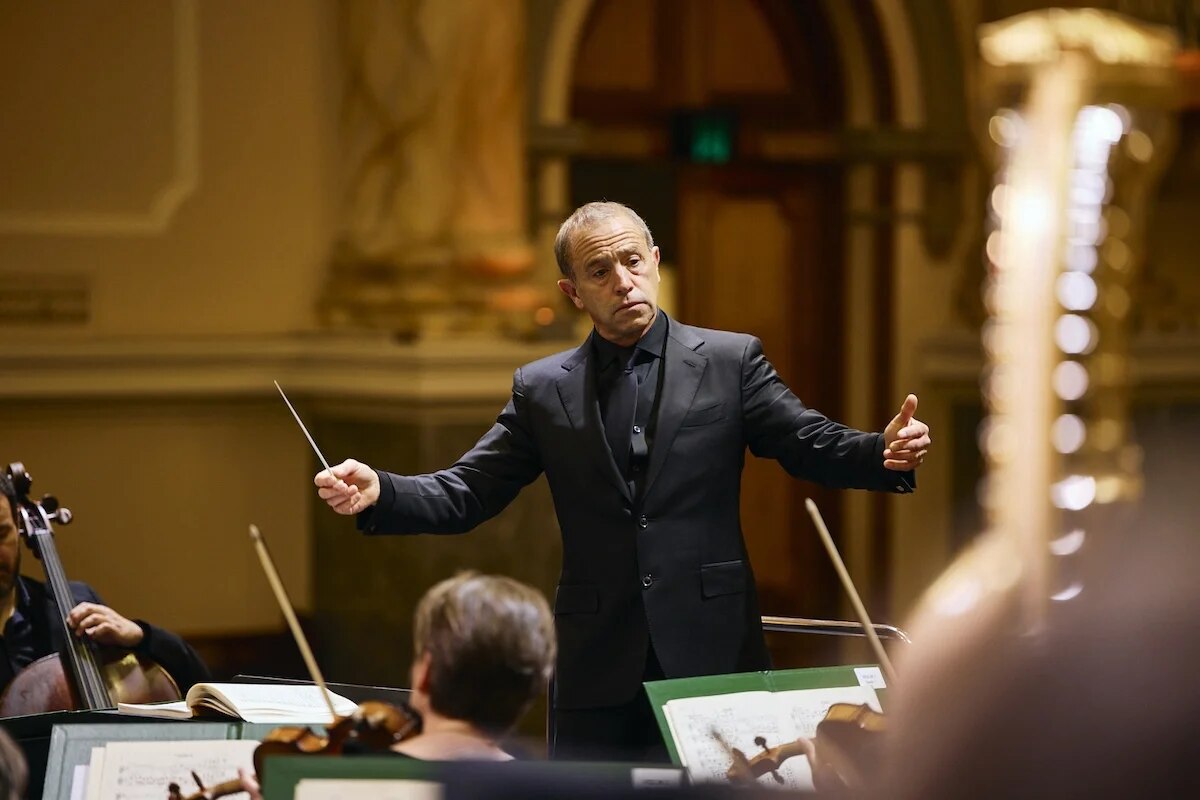 Mark Wigglesworth conducting from the orchestra's point of view.