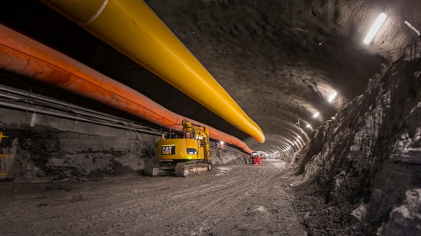 Construction activity in the southern tunnel of NorthConnex, Sydney (February 2017).