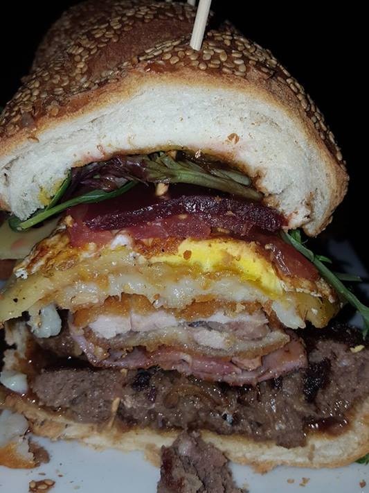 A cross-section of a 2.5kg hamburger served at a hotel in Southern Cross, Western Australia.