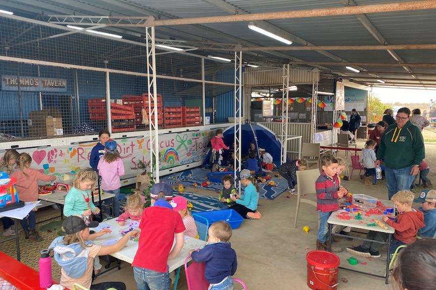 Children playing at a toy library meet up in Far West NSW