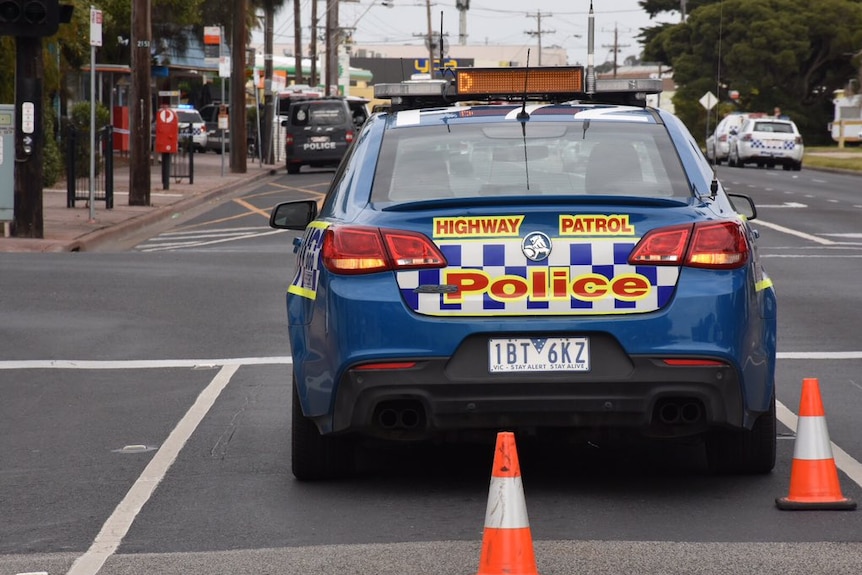 Police have blocked off the road outside a cafe in Rye, where a reportedly armed man is holed up in a cafe.