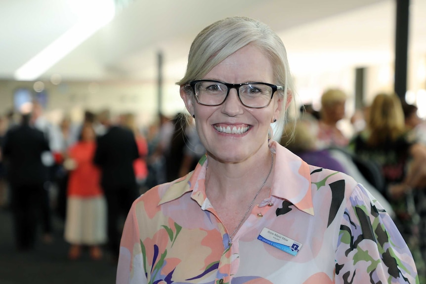 Image de Anne-Marie Maw, directrice de l'école primaire catholique Sainte-Agathe