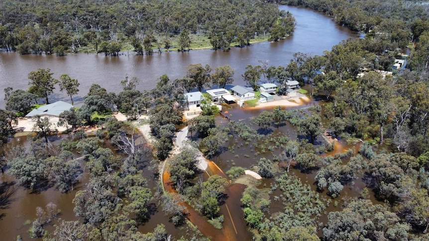 A drone image showing a birdseye view of flooding on roads along a River Murray community