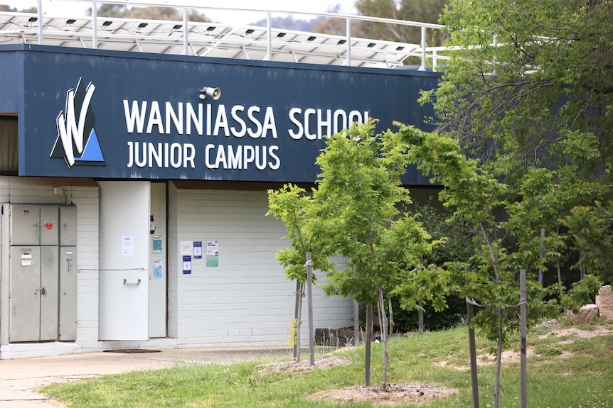 The outside of the Wanniassa School junior campus.