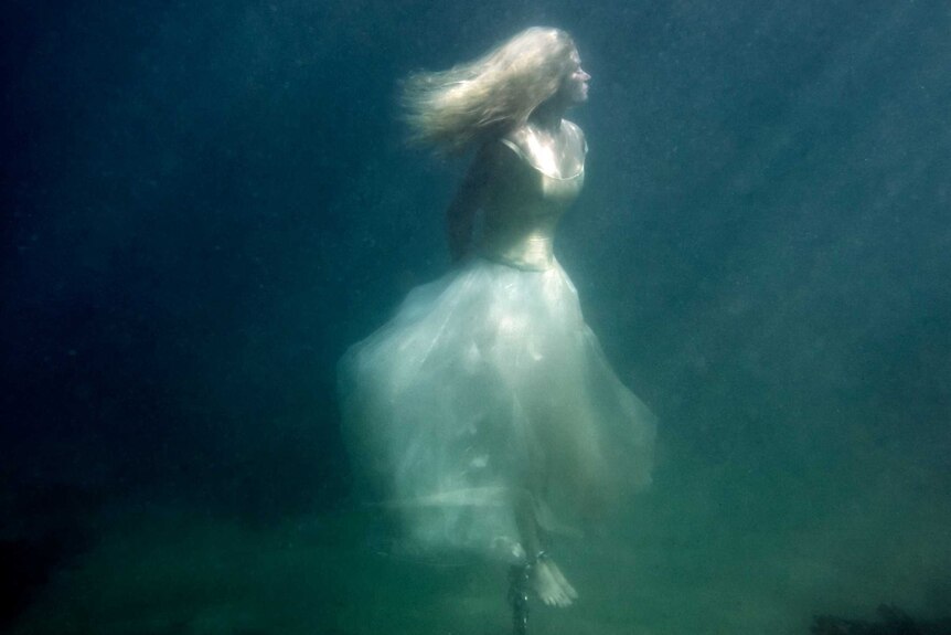 Ingrid Kleinig under water