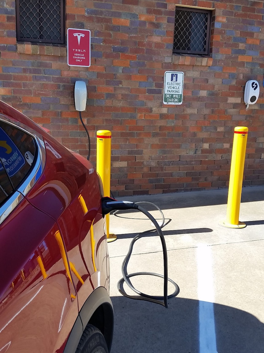 Electric vehicle charging at Glen Innes
