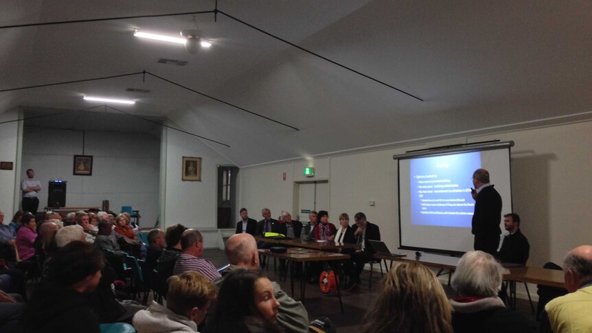 TRC Water Enterprises Director Bruce Logan addresses a meeting on the Dungowan Dam Risk Mitigation Project. 15 October, 2014.