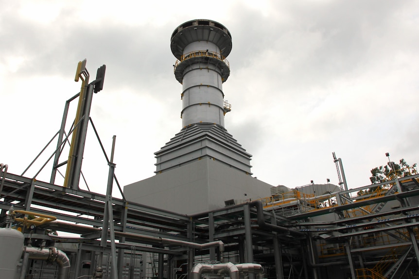 Imagen de la torre principal de la central eléctrica de Tallawarra B.