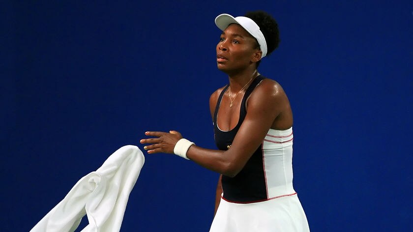 Venus Williams throws her towel while taking on Li Na