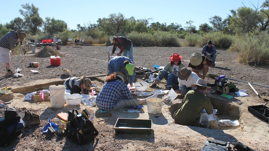 File photo of scientists and volunteers digging at Eulo dinosaur dig site, south of Longreach in south-west Qld