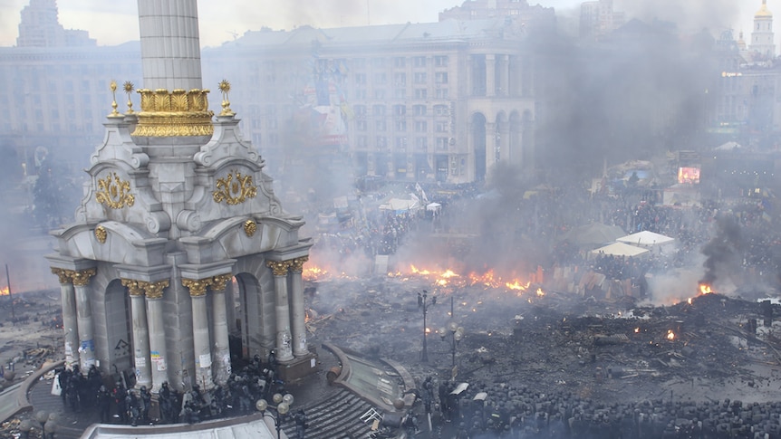 An aerial view shows Independence Square during clashes between anti-government protesters and Interior Ministry members and riot police in central Kiev February 19, 2014. Ukrainian President Viktor Yanukovich warned his opponents on Wednesday that he could deploy force against them after what he called their attempt to "seize power" by means of "arson and murder".