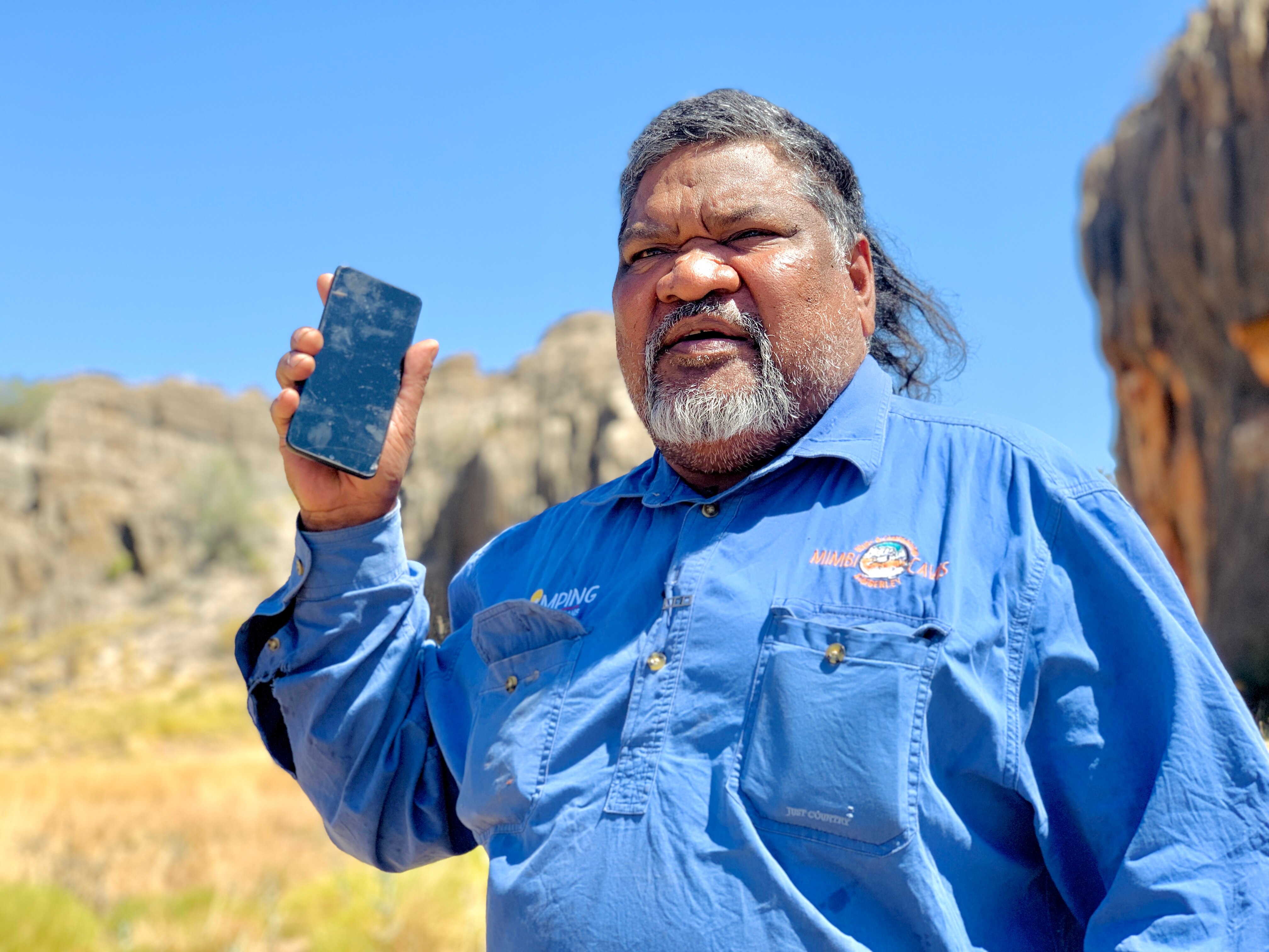 Australia's digital divide means 2.8 million people remain 'highly excluded' from government, emergency services