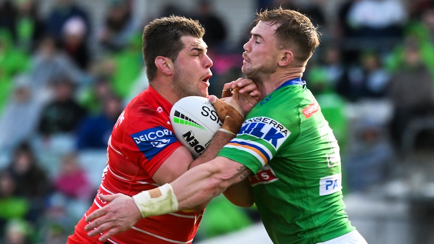 Canberra Raiders edge St George Illawarra 24-22 to keep NRL finals hopes alive Gold Coast beat Manly 44-24 – ABC News