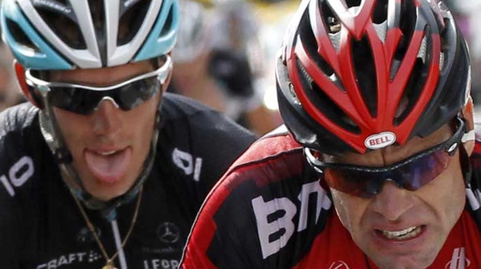 Evans leads Schleck up the Alpe d'Huez