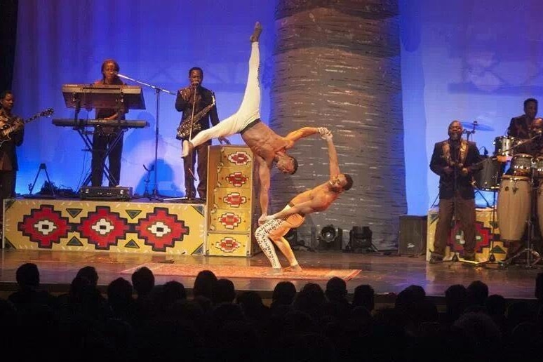 Hilaly Maiko performing on stage