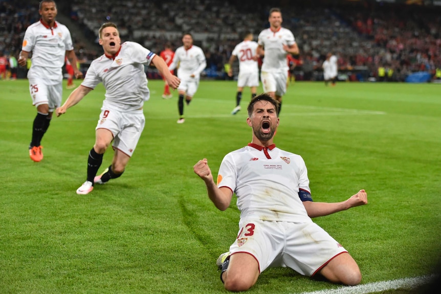 Coke celebrates goal against Liverpool in Europa League final