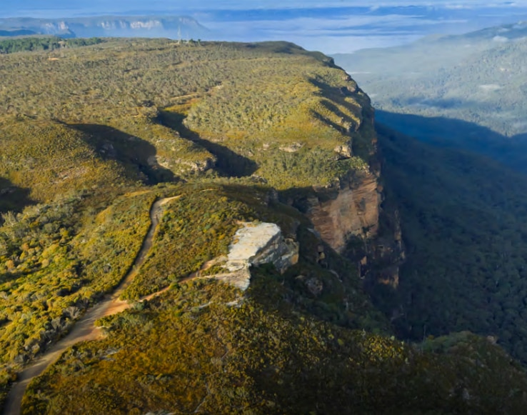 dron shot of a white sandstone cliff within the Blue Mountains escarpment