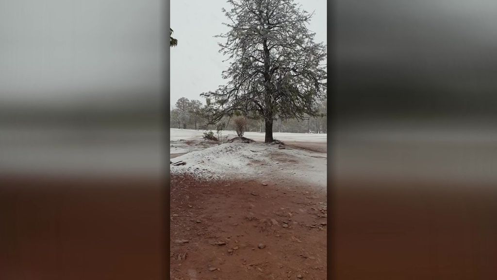 Rare snowfall in South Australia's Flinders Ranges - ABC News